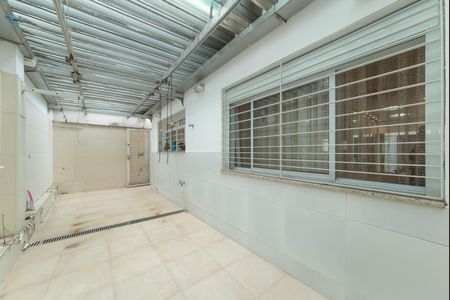 Casa à venda com 270m², 2 quartos e 3 vagas Casa à venda com 270m², 2 quartos e 3 vagasQuintal