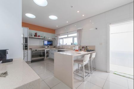 Casa à venda com 270m², 2 quartos e 3 vagas Casa à venda com 270m², 2 quartos e 3 vagasCozinha