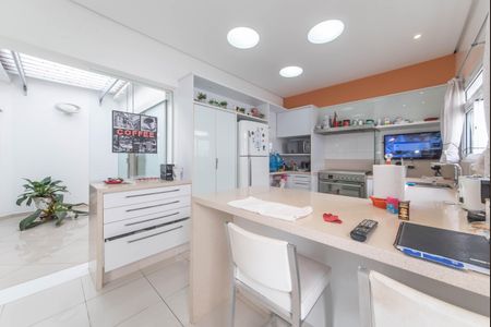 Casa à venda com 270m², 2 quartos e 3 vagas Casa à venda com 270m², 2 quartos e 3 vagasCozinha