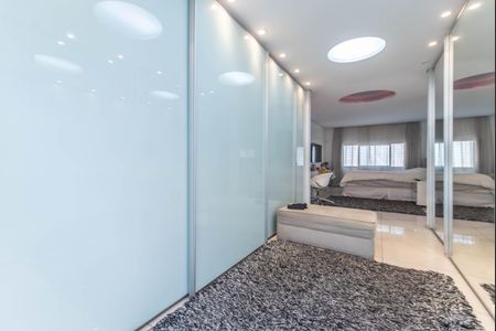 Casa à venda com 270m², 2 quartos e 3 vagas Casa à venda com 270m², 2 quartos e 3 vagasSuíte