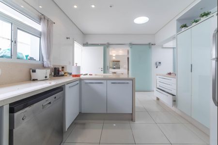 Casa à venda com 270m², 2 quartos e 3 vagas Casa à venda com 270m², 2 quartos e 3 vagasCozinha