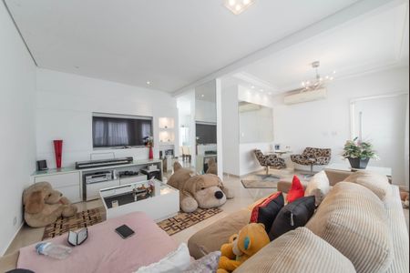 Casa à venda com 270m², 2 quartos e 3 vagas Casa à venda com 270m², 2 quartos e 3 vagasSala