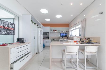 Casa à venda com 270m², 2 quartos e 3 vagas Casa à venda com 270m², 2 quartos e 3 vagasCozinha