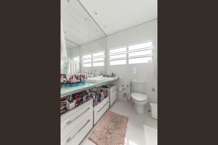 Casa à venda com 270m², 2 quartos e 3 vagas Casa à venda com 270m², 2 quartos e 3 vagasBanheiro da Suíte