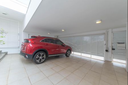 Casa à venda com 270m², 2 quartos e 3 vagas Casa à venda com 270m², 2 quartos e 3 vagasGaragem