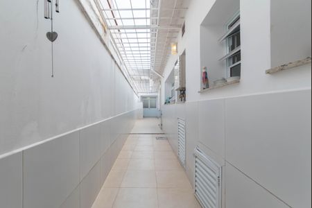 Casa à venda com 270m², 2 quartos e 3 vagas Casa à venda com 270m², 2 quartos e 3 vagasQuintal