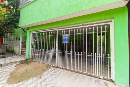 Casa à venda com 300m², 4 quartos e 1 vaga Casa à venda com 300m², 4 quartos e 1 vagaFachada