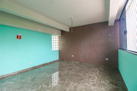 Casa à venda com 300m², 4 quartos e 1 vaga Casa à venda com 300m², 4 quartos e 1 vagaVaranda