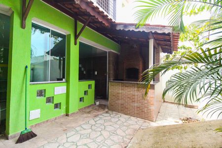 Casa à venda com 300m², 4 quartos e 1 vaga Casa à venda com 300m², 4 quartos e 1 vagaSalão