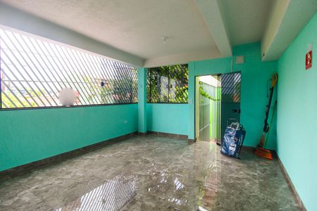 Casa à venda com 300m², 4 quartos e 1 vaga Casa à venda com 300m², 4 quartos e 1 vagaVaranda