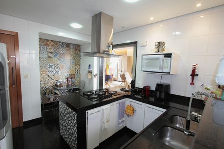 Apartamento à venda com 147m², 4 quartos e 4 vagasCozinha e Área de Serviço