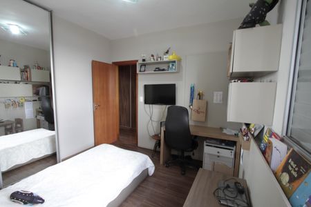 Apartamento à venda com 147m², 4 quartos e 4 vagasQuarto 3 - Armários