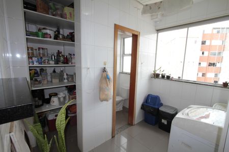Apartamento à venda com 147m², 4 quartos e 4 vagasCozinha e Área de Serviço