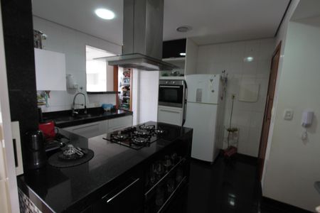 Apartamento à venda com 147m², 4 quartos e 4 vagasCozinha e Área de Serviço