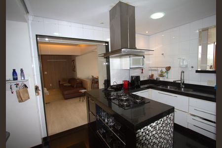 Apartamento à venda com 147m², 4 quartos e 4 vagasCozinha e Área de Serviço