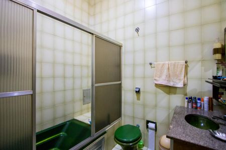 Casa à venda com 250m², 3 quartos e 3 vagasBanheiro social