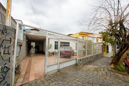 Casa à venda com 250m², 3 quartos e 3 vagasFachada