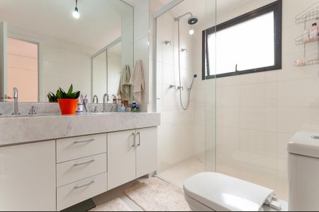 Apartamento à venda com 135m², 3 quartos e 2 vagasBanheiro do quarto 1 Suíte