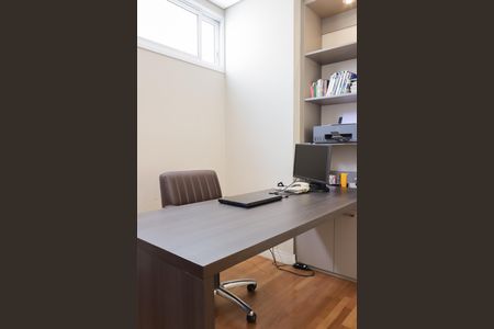 Casa para alugar com 400m², 4 quartos e 4 vagasEscritório