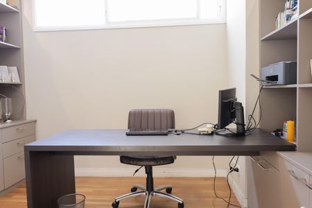 Casa para alugar com 400m², 4 quartos e 4 vagasEscritório