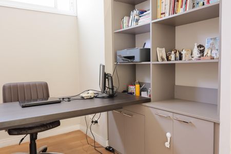 Casa para alugar com 400m², 4 quartos e 4 vagasEscritório