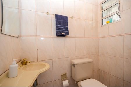 Casa para alugar com 300m², 2 quartos e 3 vagas Casa para alugar com 300m², 2 quartos e 3 vagasBanheiro de serviço