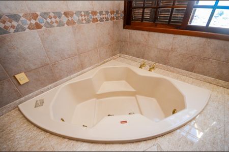 Casa para alugar com 300m², 2 quartos e 3 vagas Casa para alugar com 300m², 2 quartos e 3 vagasSuíte - Banheiro