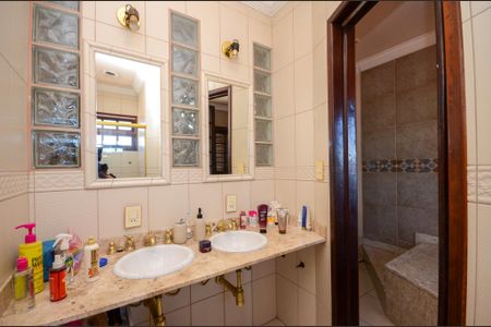 Casa para alugar com 300m², 2 quartos e 3 vagas Casa para alugar com 300m², 2 quartos e 3 vagasSuíte - Banheiro