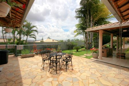 Casa à venda com 453m², 5 quartos e 4 vagasQuintal