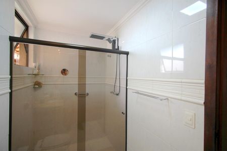 Casa à venda com 453m², 5 quartos e 4 vagasBanheiro da Suíte