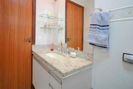 Casa à venda com 453m², 5 quartos e 4 vagasBanheiro