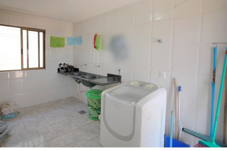 Casa à venda com 453m², 5 quartos e 4 vagasLavanderia