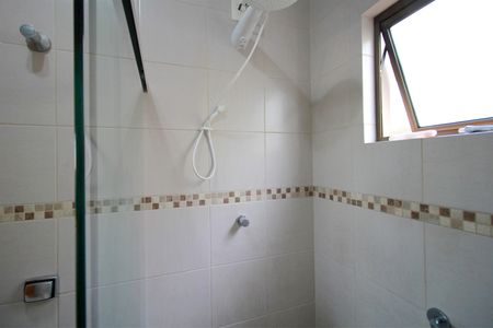 Casa à venda com 453m², 5 quartos e 4 vagasBanheiro 2