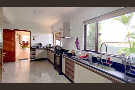 Casa à venda com 453m², 5 quartos e 4 vagasCozinha