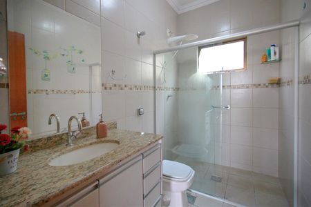 Casa à venda com 453m², 5 quartos e 4 vagasBanheiro 2