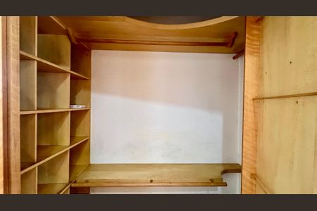 Apartamento para alugar com 53m², 1 quarto e sem vagaCloset do quarto