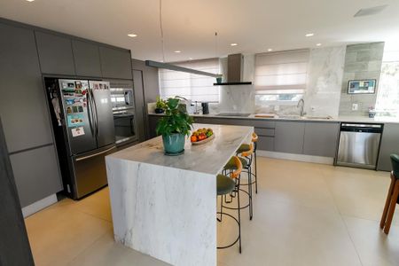 Apartamento à venda com 214m², 2 quartos e 3 vagasCozinha - Armários