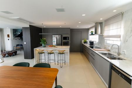 Apartamento à venda com 214m², 2 quartos e 3 vagasCozinha - Armários