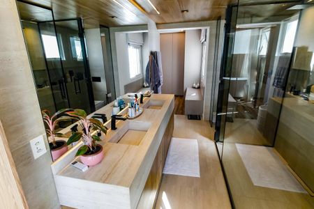 Apartamento à venda com 214m², 2 quartos e 3 vagasBanheiro da Suíte 2