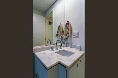 Apartamento à venda com 74m², 2 quartos e 2 vagasBanheiro do Quarto 1