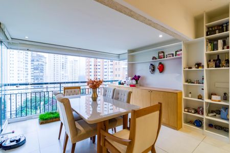 Apartamento à venda com 74m², 2 quartos e 2 vagasSala