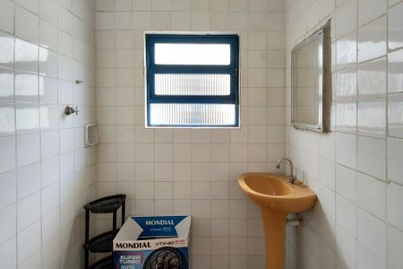 Casa para alugar com 270m², 4 quartos e 4 vagas Casa para alugar com 270m², 4 quartos e 4 vagasBanheiro de Serviço