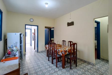 Casa para alugar com 270m², 4 quartos e 4 vagas Casa para alugar com 270m², 4 quartos e 4 vagasSala de jantar