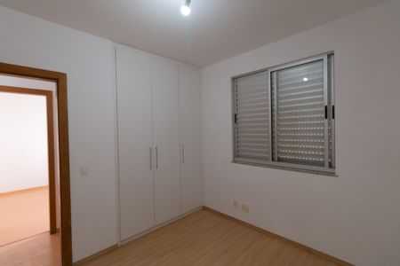 Apartamento à venda com 98m², 3 quartos e 2 vagasQuarto 3