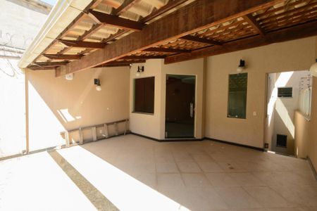 Casa para alugar com 264m², 3 quartos e 2 vagasFachada Interna