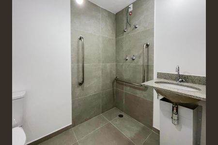 Banheiro de kitnet/studio para alugar com 1 quarto, 25m² em Butantã, São Paulo