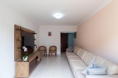 Casa à venda com 215m², 3 quartos e 2 vagasSala