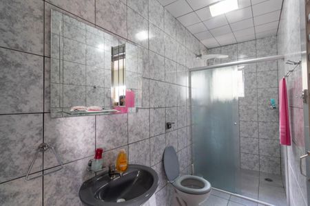 Casa à venda com 215m², 3 quartos e 2 vagasBanheiro da Suíte