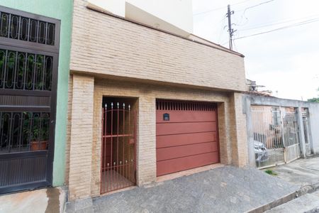 Casa à venda com 215m², 3 quartos e 2 vagasFachada