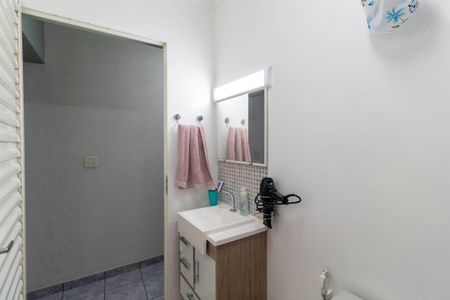 Casa à venda com 215m², 3 quartos e 2 vagasBanheiro 2